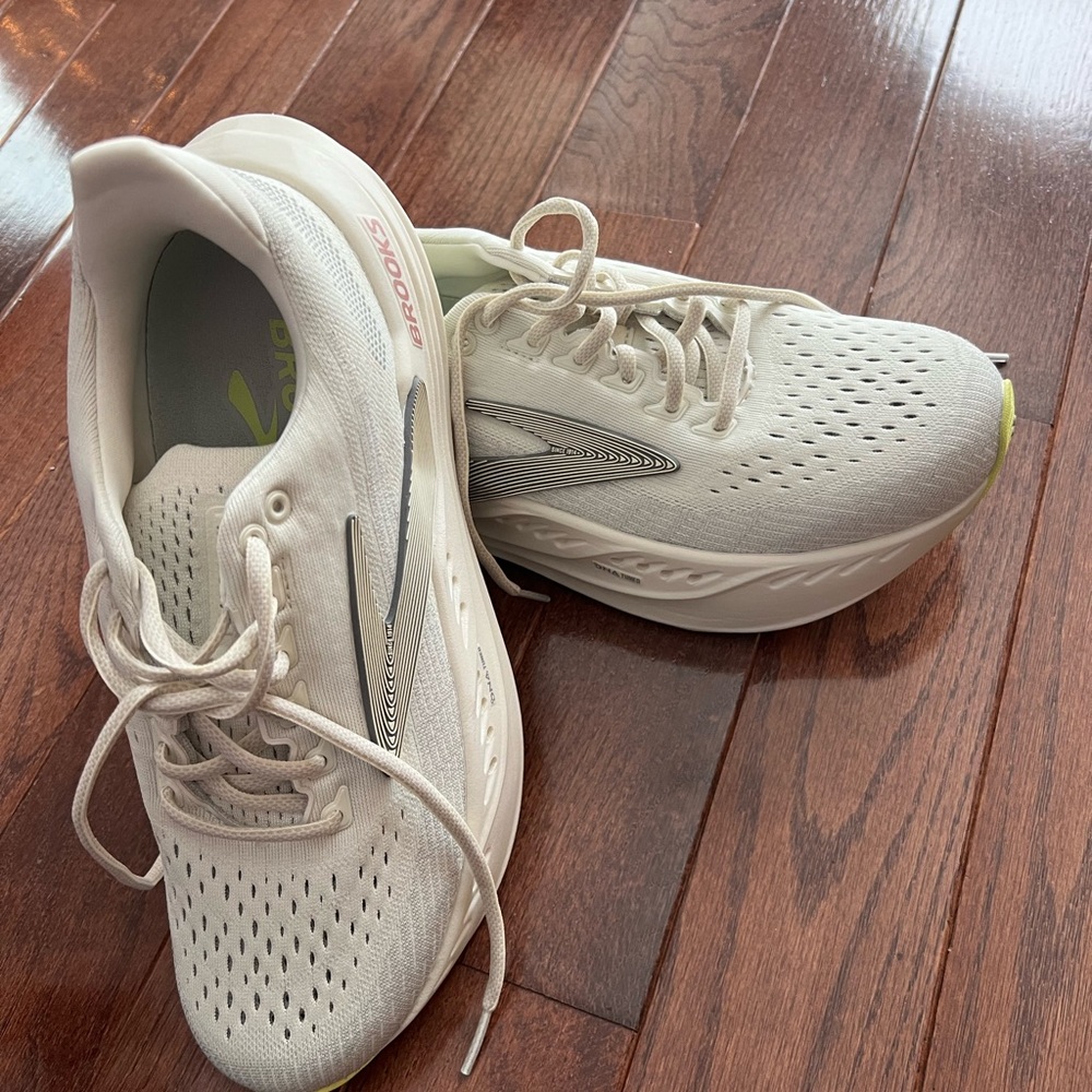 Brooks Women's White Athletic Shoes